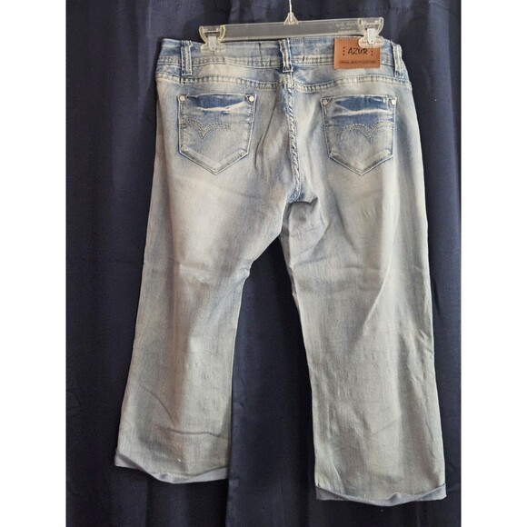 Juniors Size 13-14 Light Wash Distressed Capris Cuffed, Embroidered Pockets - Picture 3 of 10